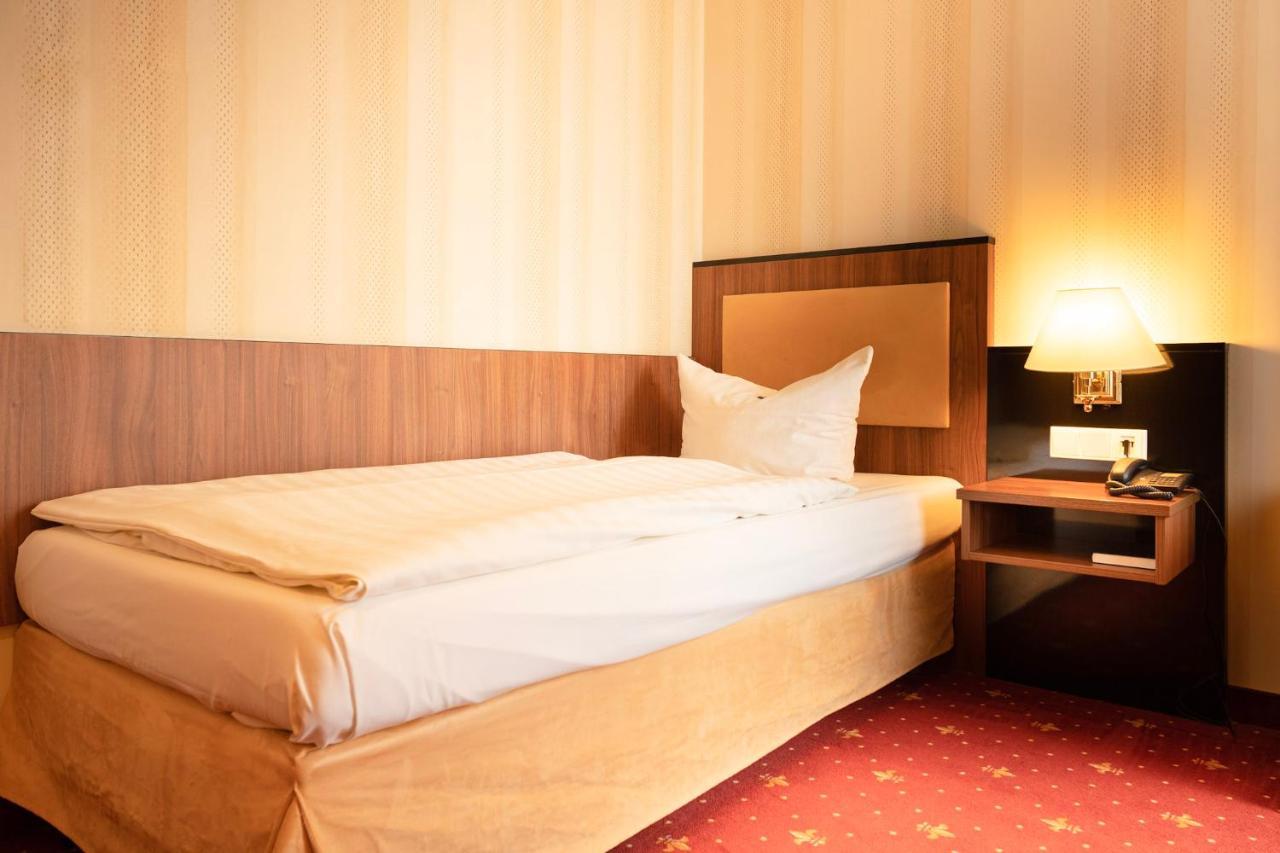 Alte Landratsvilla Hotel Bender Westerburg  Exterior photo